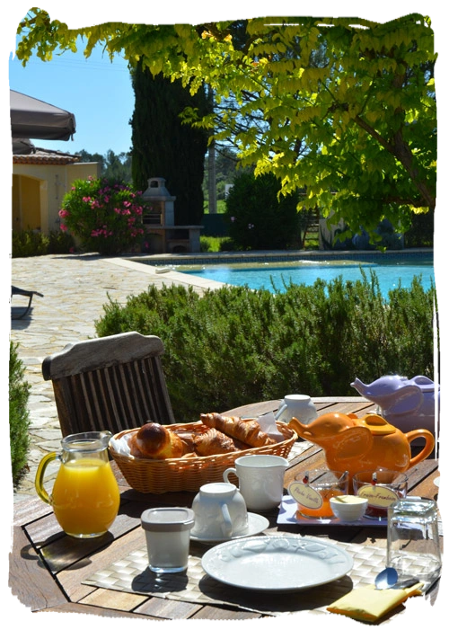 Villa des Cammaous Vacquières - Le petit déjeuner
